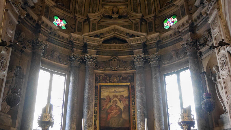 Santa Maria Formosa : The interior of one of the lateral chapels