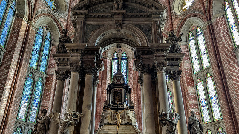Santi Giovanni e Paolo : The main altar