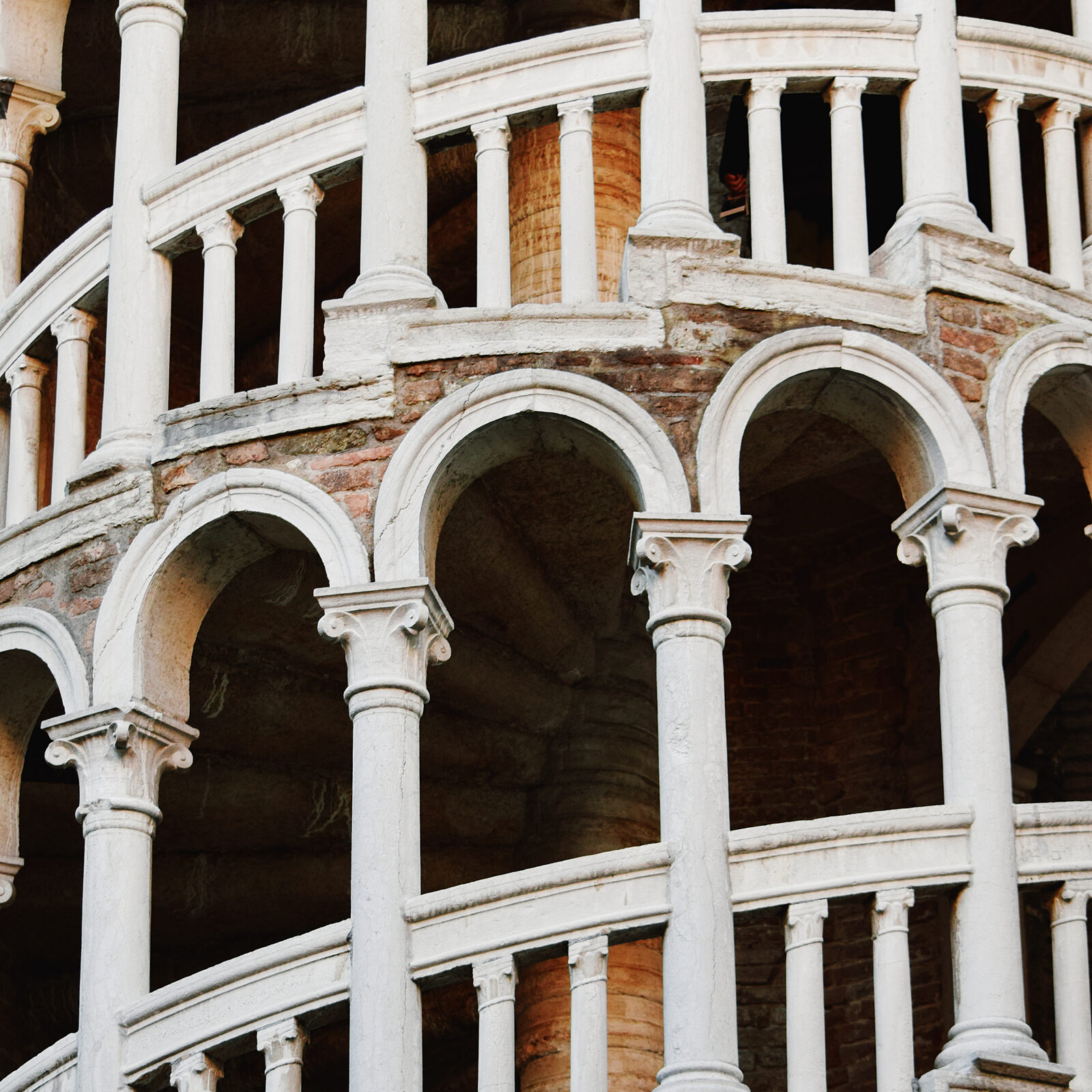 Palazzo Contarini del Bovolo : The cylindrical tower is constructed from Istrian stone and exposed bricks