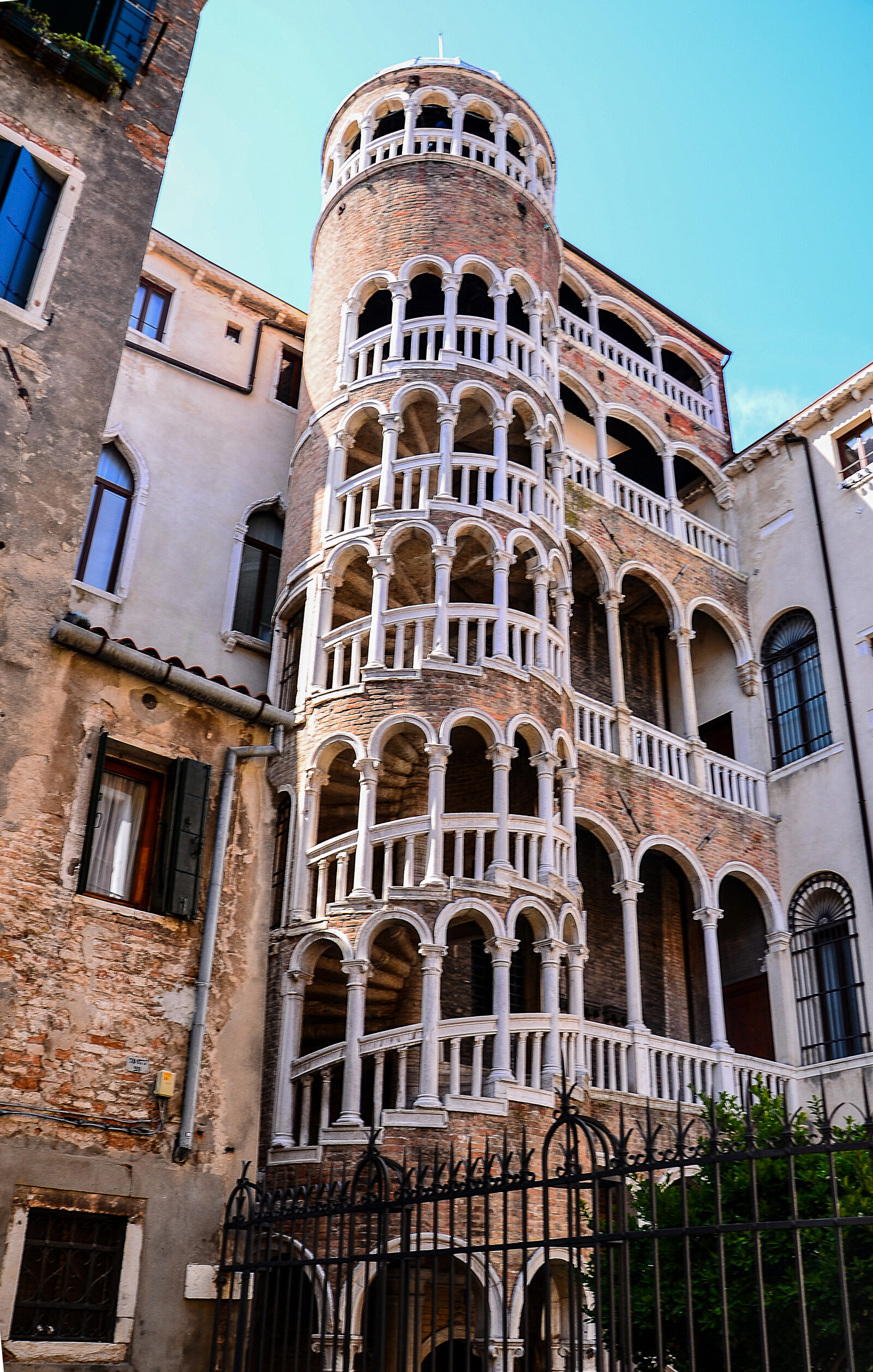 Palazzo Contarini del Bovolo : What an unusual sight tucked away behind the crowded alleys of San Marco!