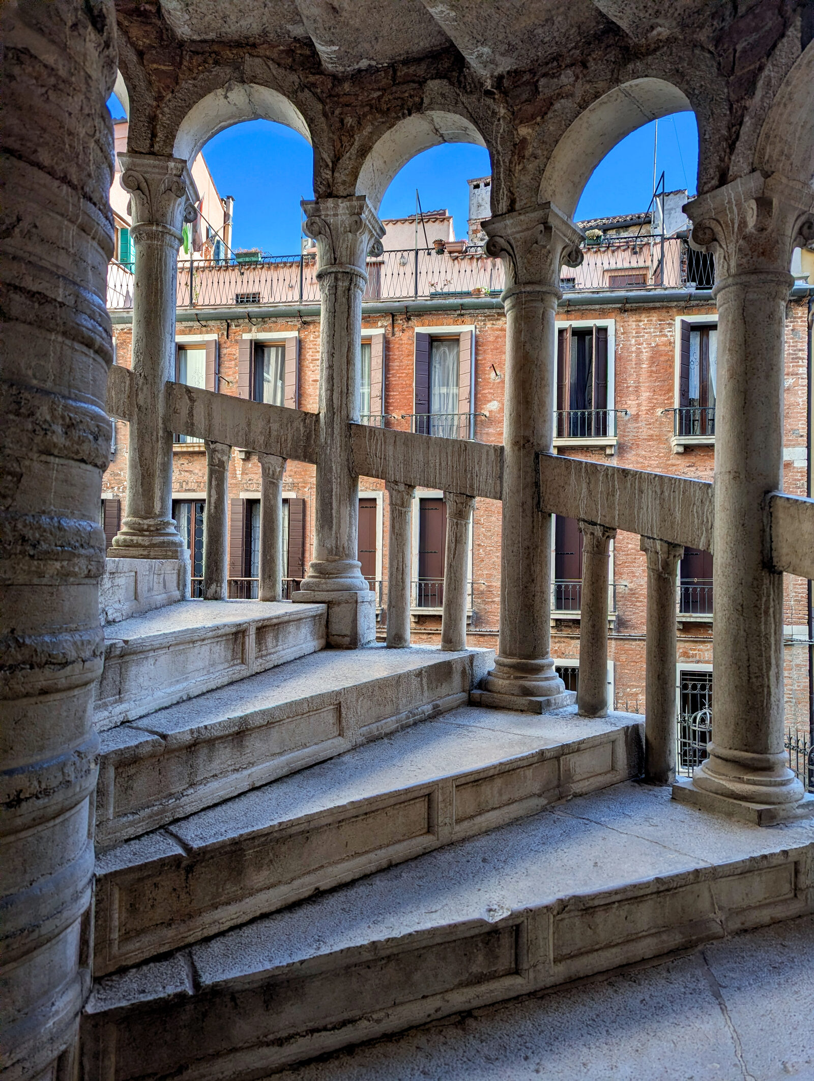 Palazzo Contarini del Bovolo : Let’s begin with the first steps