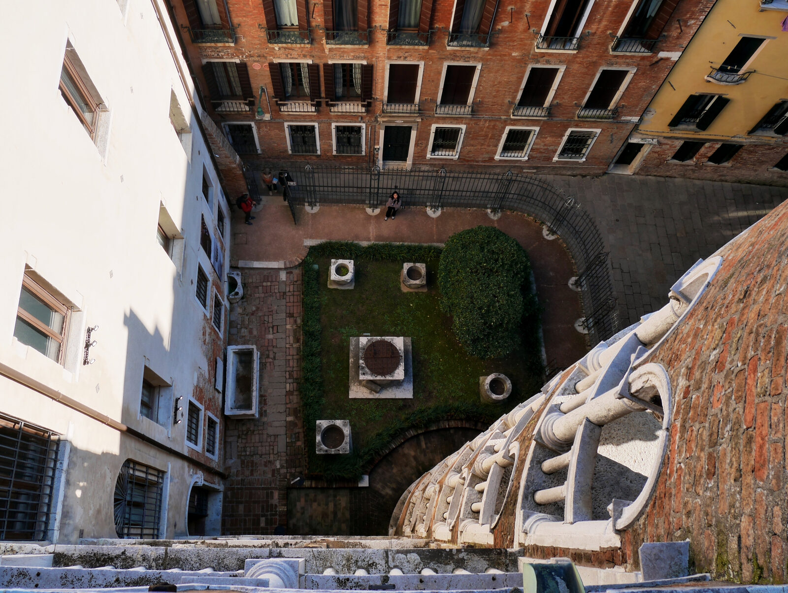 Palazzo Contarini del Bovolo : Looking down is not recommended for anyone afraid of heights