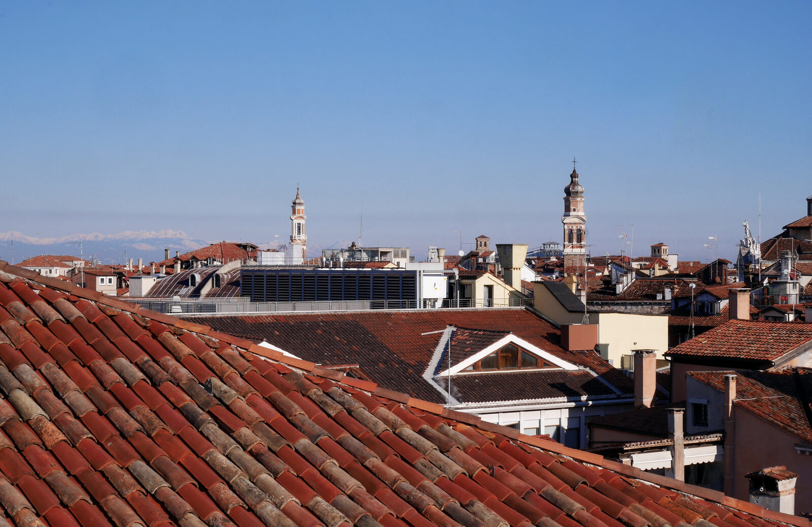 Palazzo Contarini del Bovolo : From the terrace, across the northern rooftops, you can glimpse the snowy Alps on clear days