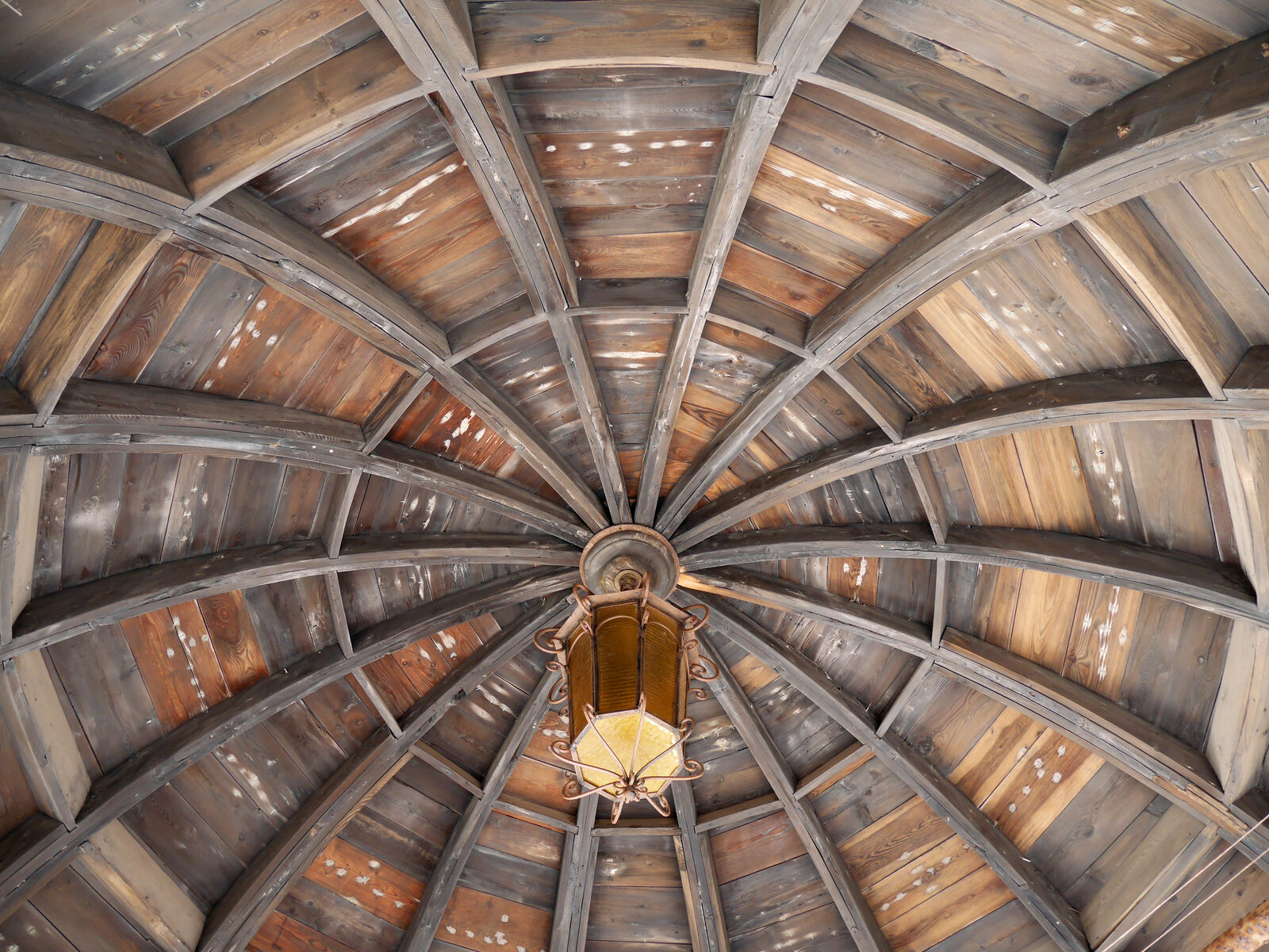 Palazzo Contarini del Bovolo : The wooden roof inside the terrace dome dates back to 1872, and the engraved date is still visible today
