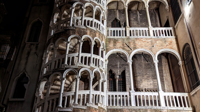 Palazzo Contarini del Bovolo : At night, the staircase becomes enigmatic by seemingly vanishing into the obscure expanse of the sky
