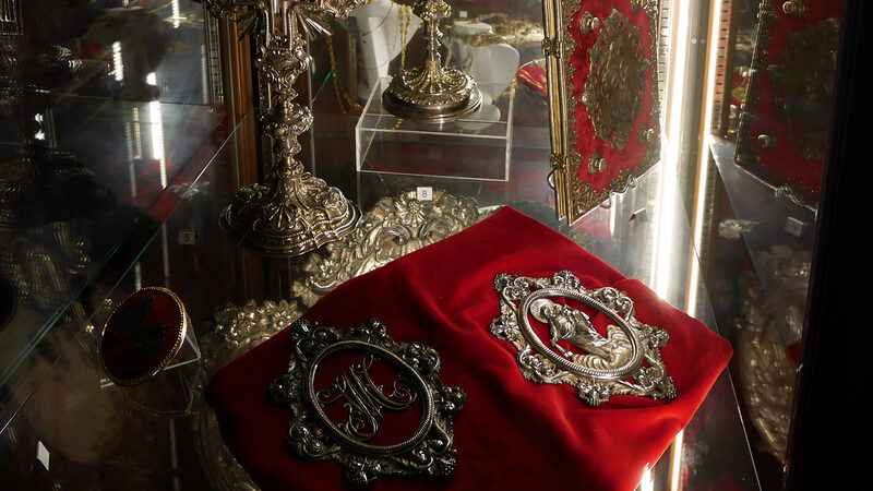 Scuola dei Carmini : The Treasury showcases the rich heritage of goldsmithing and silverware that the brotherhood possessed before the Napoleonic dispersals