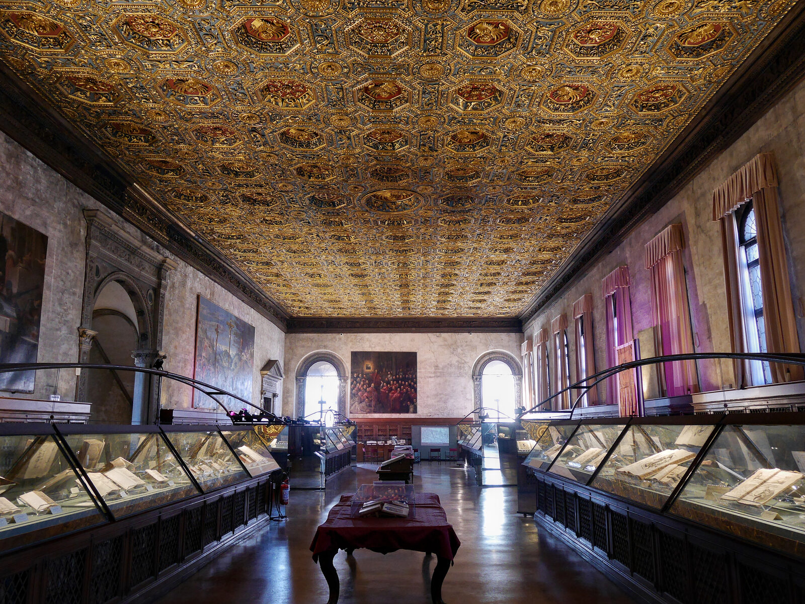 Scuola di San Marco : While visiting this museum, you can appreciate the vast interior of Sala Capitolare and the spectacular gilded ceiling