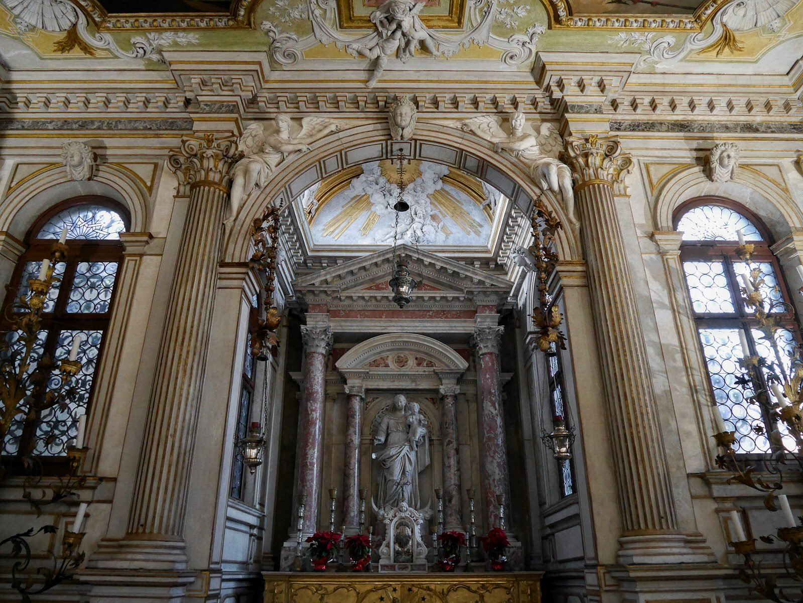 Scuola Grande Carmini : In the hall, there is even an altar dedicated to the Virgin of Mount Carmel
