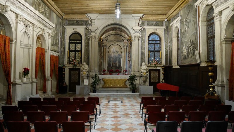 Scuola Grande Carmini : Below the hall, with the same floor area, lies the Chapel of Our Lady of Mount Carmel