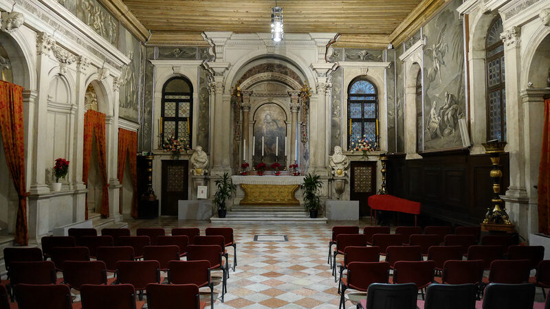 Scuola Grande dei Carmini : Below the hall, with the same floor area, lies the Chapel of Our Lady of Mount Carmel