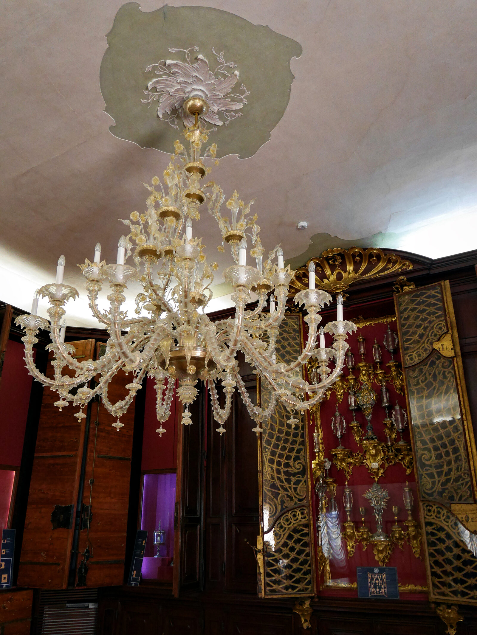 Scuola Grande di San Rocco : The treasure room with its grand 18th-century cupboards