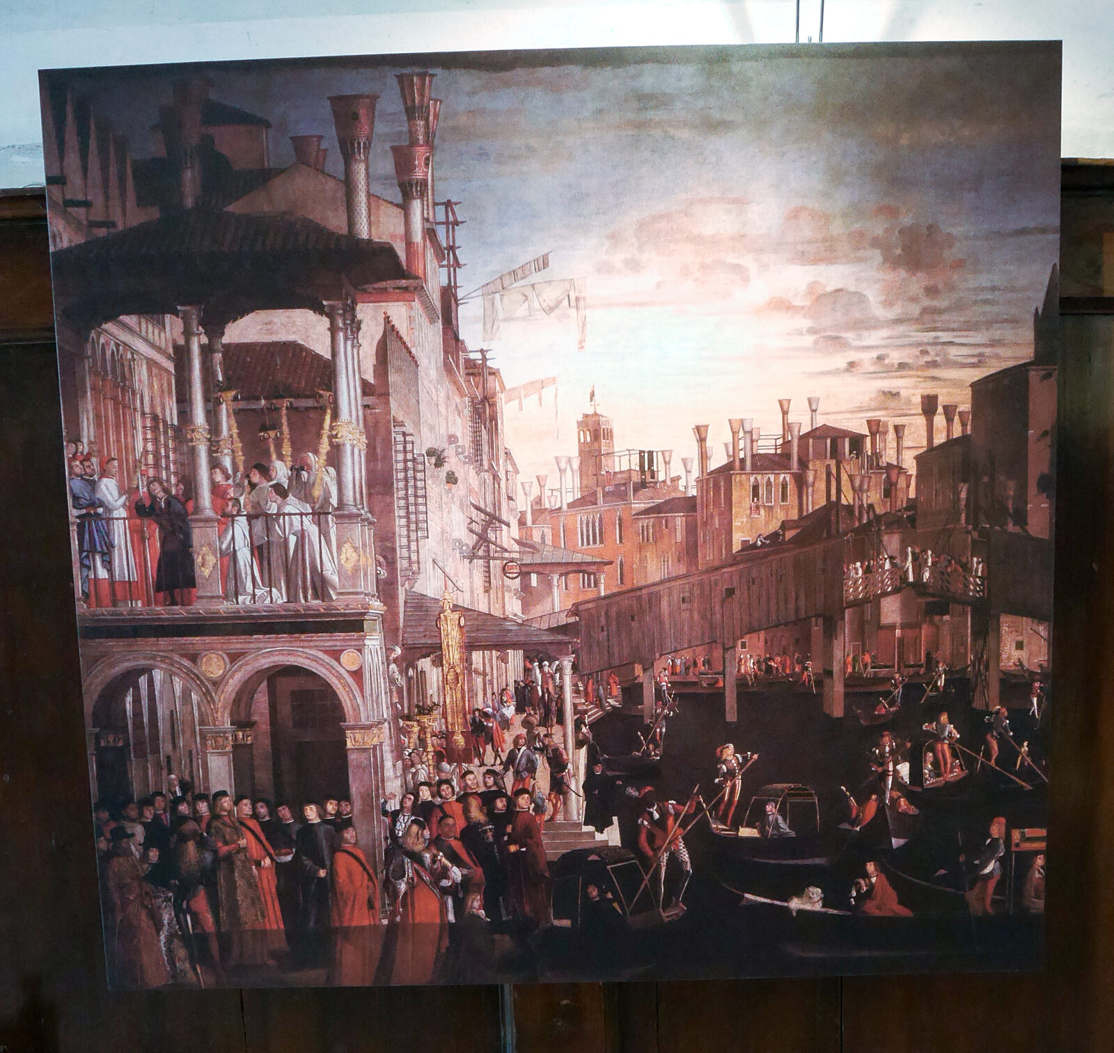 Scuola Grande San Giovanni : O 'Milagro de la Cruz en el Puente de Rialto' de Vittore Carpaccio, que muestra una versión anterior de madera: Puente de Rialto