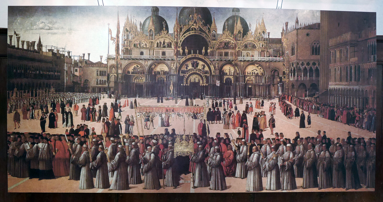 Scuola Grande San Giovanni : 'Procesión en la plaza de San Marcos' de Gentile Bellini ofrece una interesante visión de cómo era Basílica de San Marcos en el siglo XV.