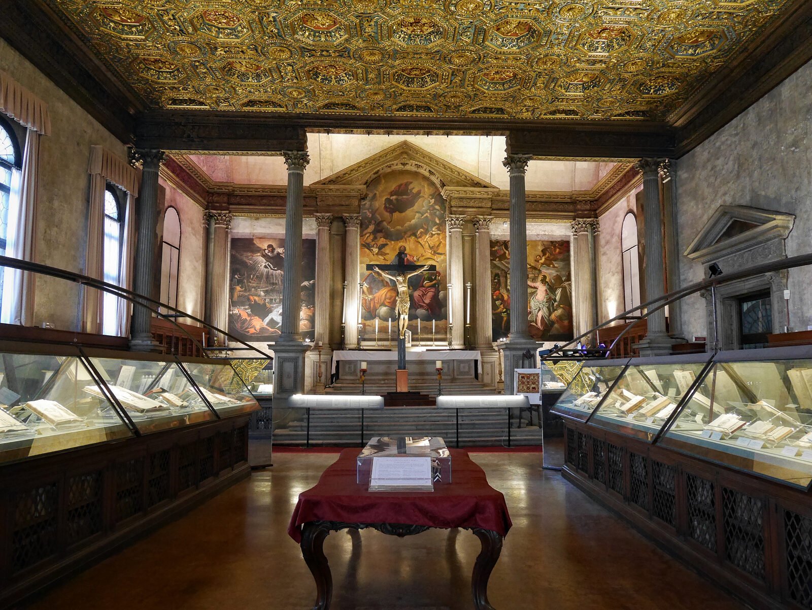 Scuola Grande San Marco : The upper floor, however, hosts a small medical museum