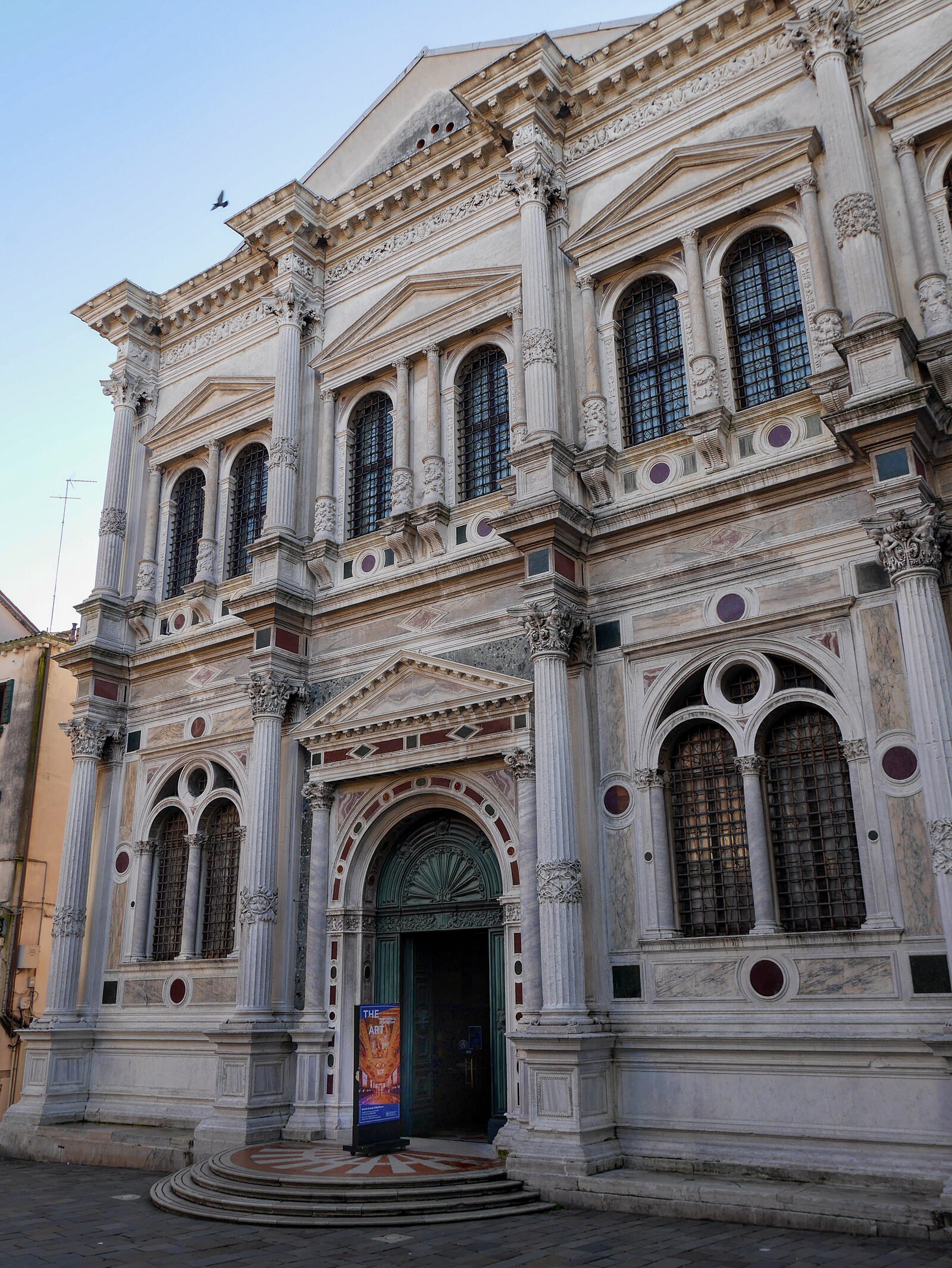 Scuola Grande San Rocco : The elegant facade features eight detached columns styled in a 'triumphal' fashion, reminiscent of ancient Roman arches