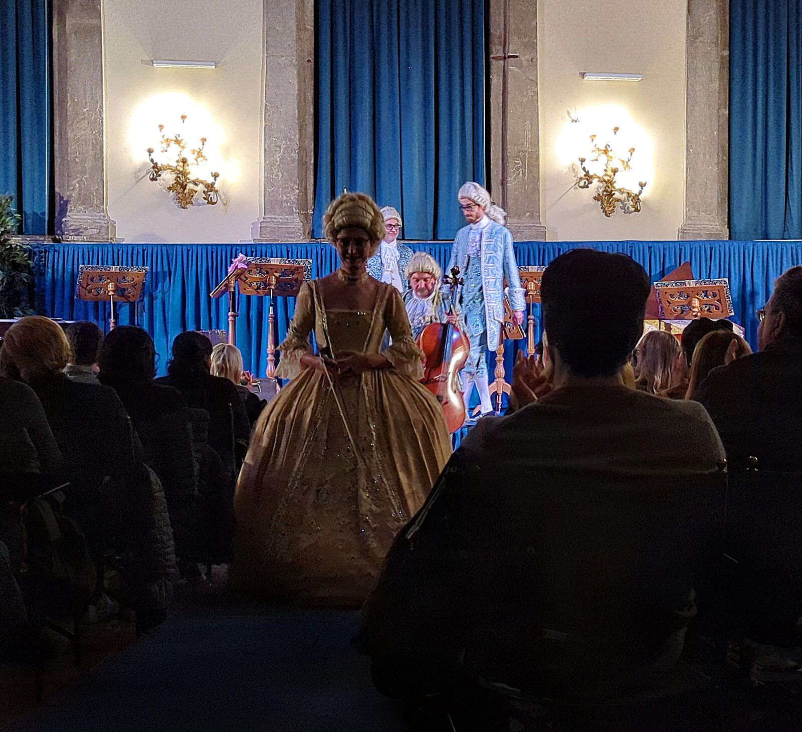 Scuola Grande San Teodoro : The costumes are best appreciated when the performers enter and exit through the central aisle of the hall