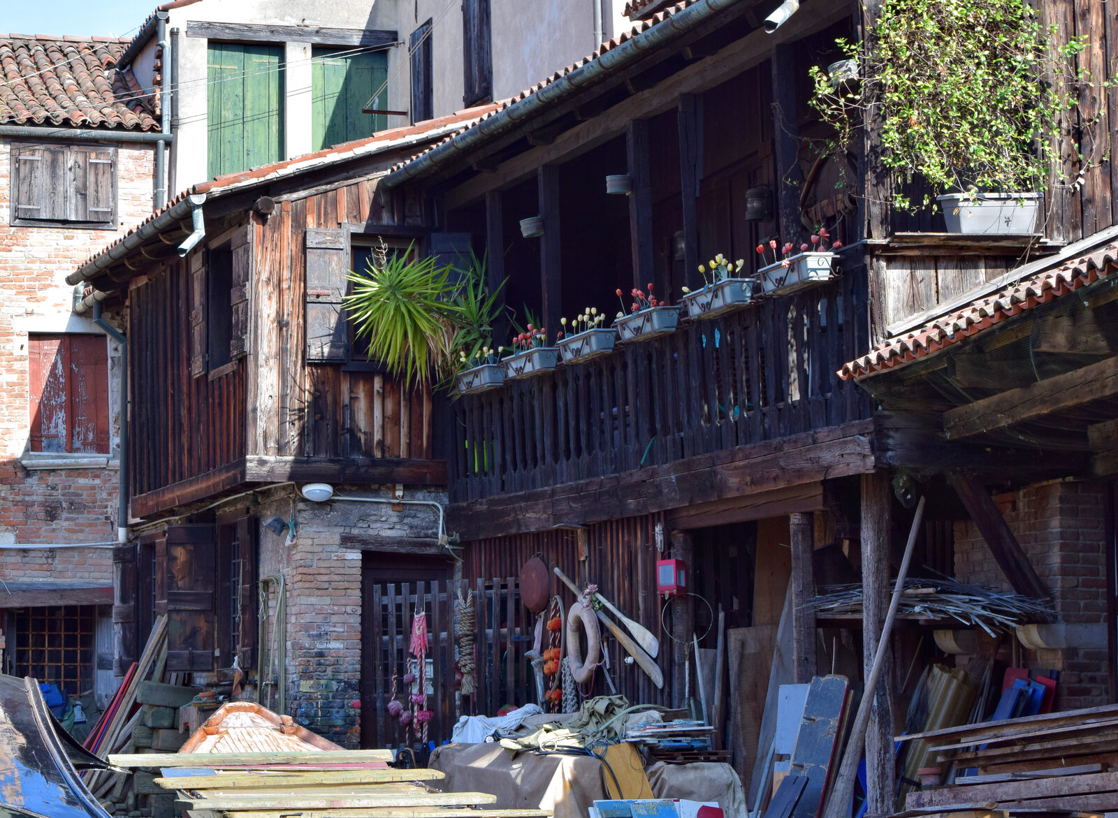 Squero di San Trovaso : The alpine chalet design reflects the origins of many gondola builders, who came from Alpine regions where this architectural style was common