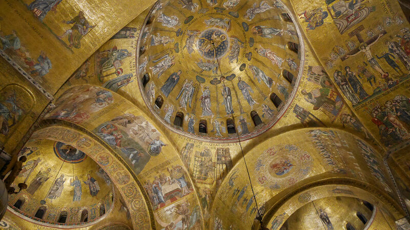 Basilica di San Marco : Perditi tra i racconti biblici che brillano nei mosaici dorati della parte superiore celeste