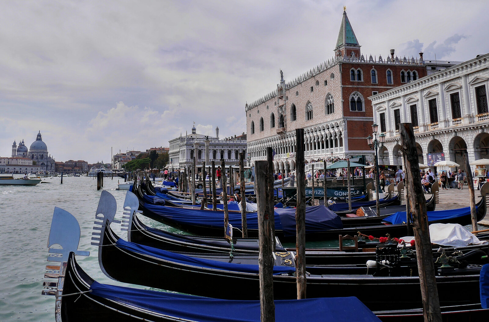 Piazza San Marco : From the piazzeta, the monumental waterfront known as the Riva degli Schiavoni extends to the east