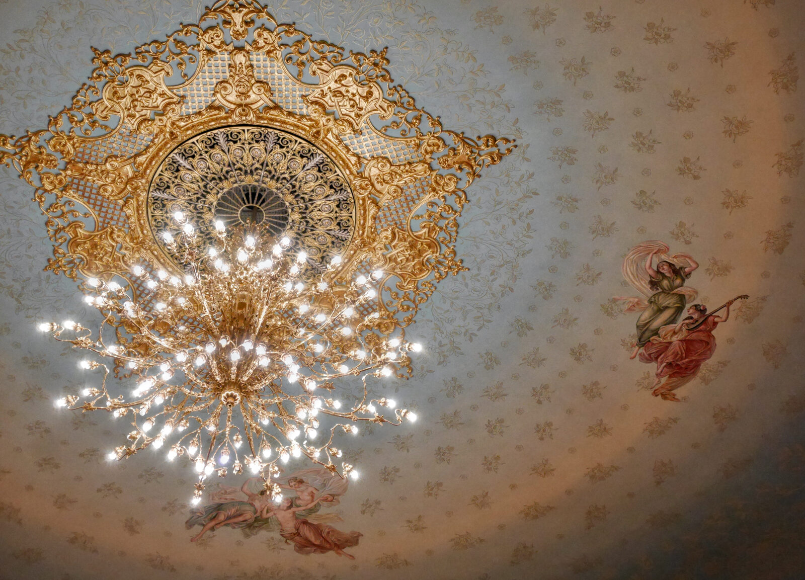Teatro La Fenice : The blue background evokes the sky seen through the foliage of a woodland, each leaf crafted from papier-mâché and coated in pure gold