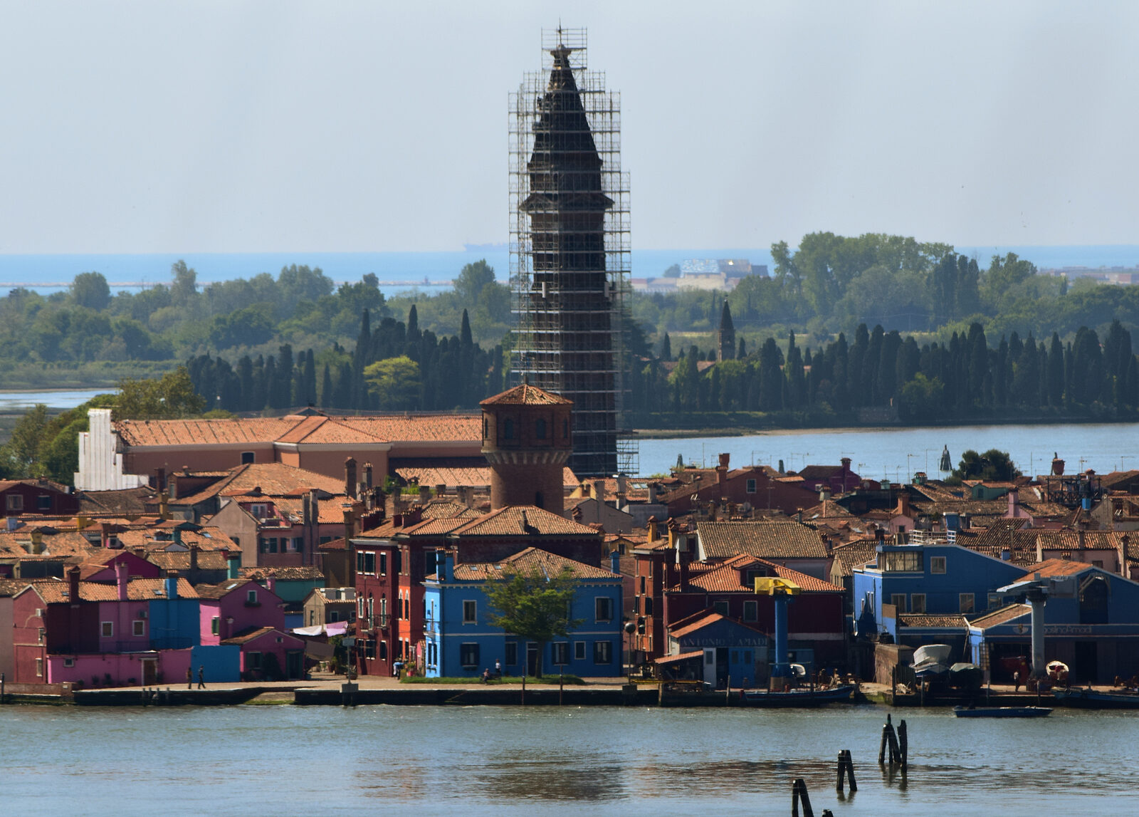 Torcello Belltower : The typical colored houses of Burano