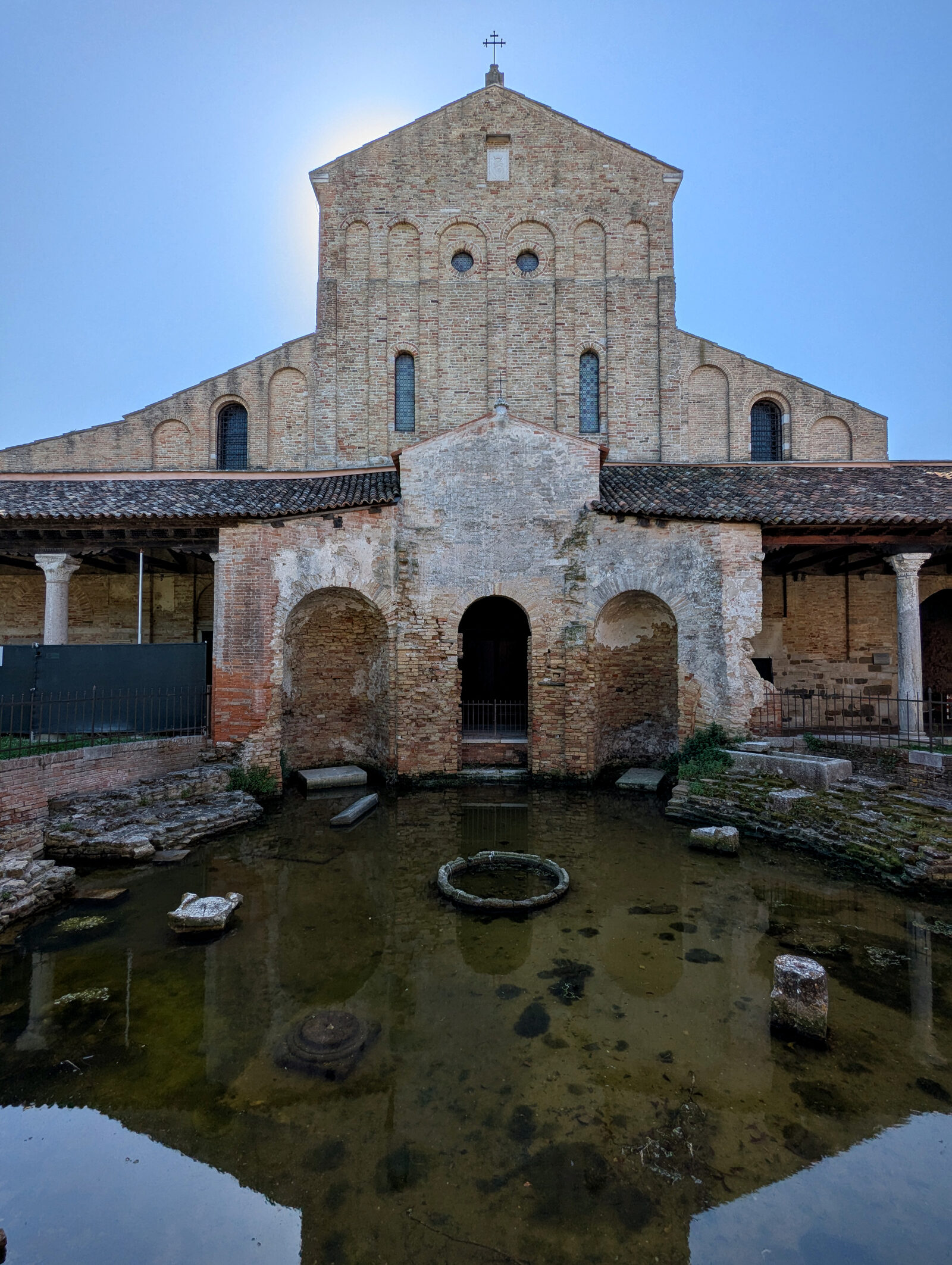 Torcello : Santa Maria Assunta is one of the oldest religious buildings in the Veneto region. Just in front, you'll find the striking remains of a 7th-century baptistry.