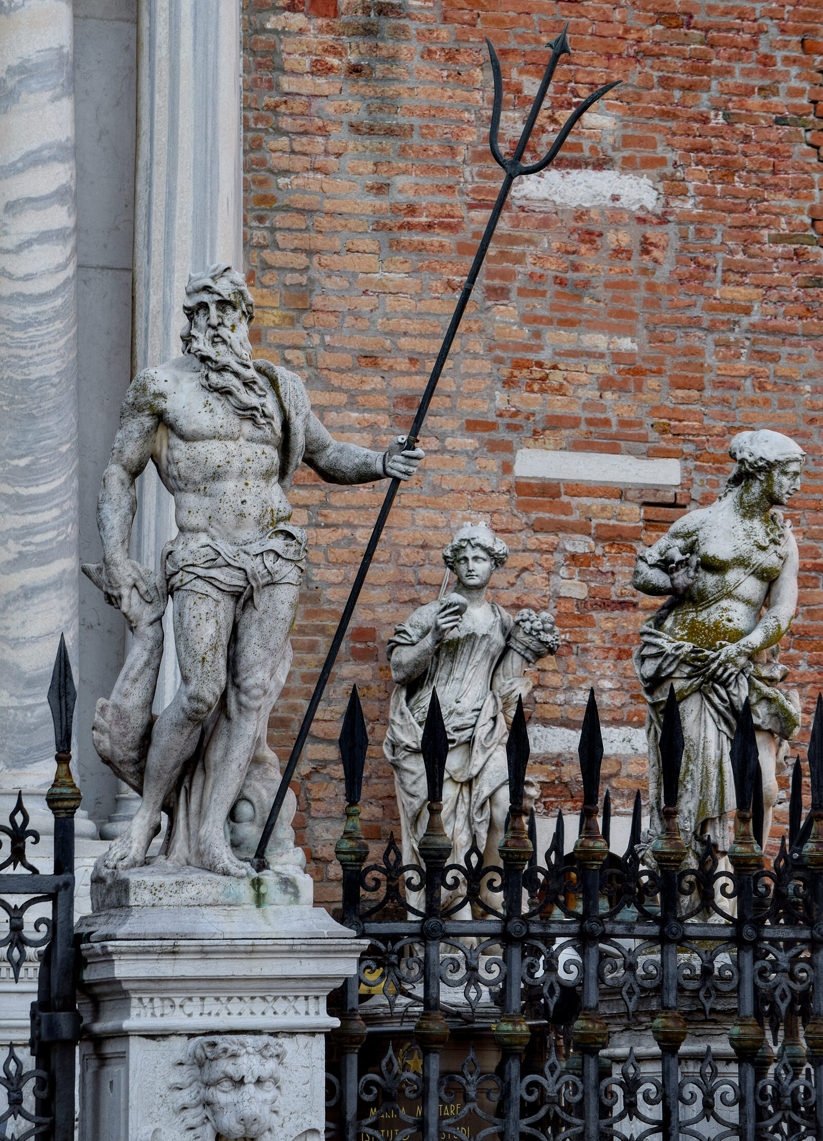 Venetian Arsenal : Statues next to the main entrance