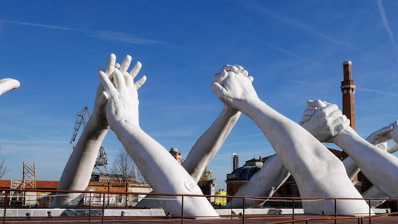 Venetian Arsenal : The 6 pairs of monumental hands comprising the Building Bridges art display