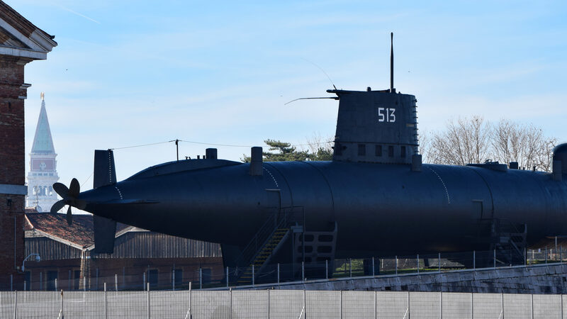 Arsenal von Venedig : Das U-Boot Enrico Dandolo (S 513) aus der Zeit des Kalten Krieges befindet sich im Bereich des Arsenale, der weiterhin als aktiver Militärstützpunkt genutzt wird.
