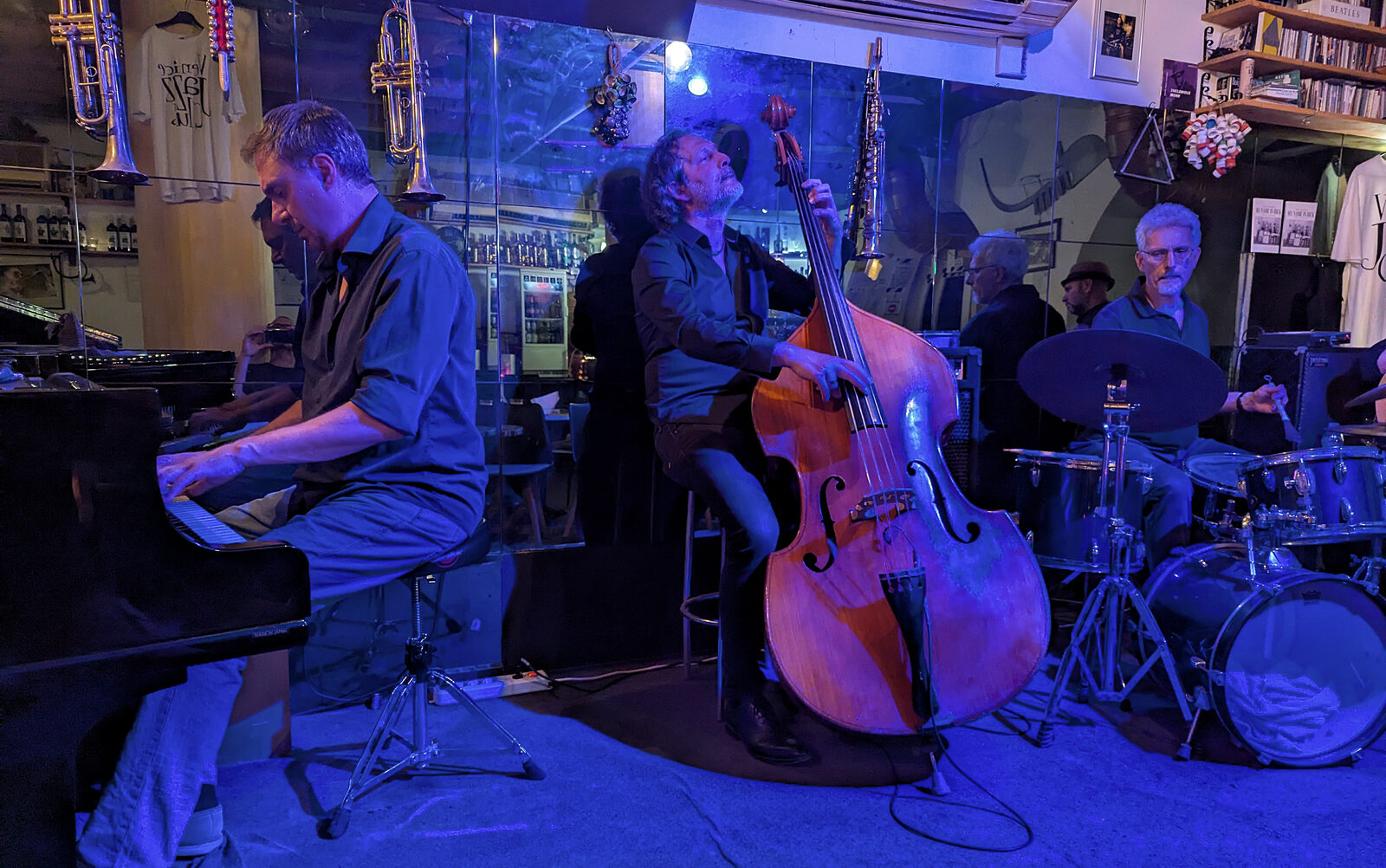 Venice Jazz Club : And just like that, the band kicks into full throttle for the second half of the show