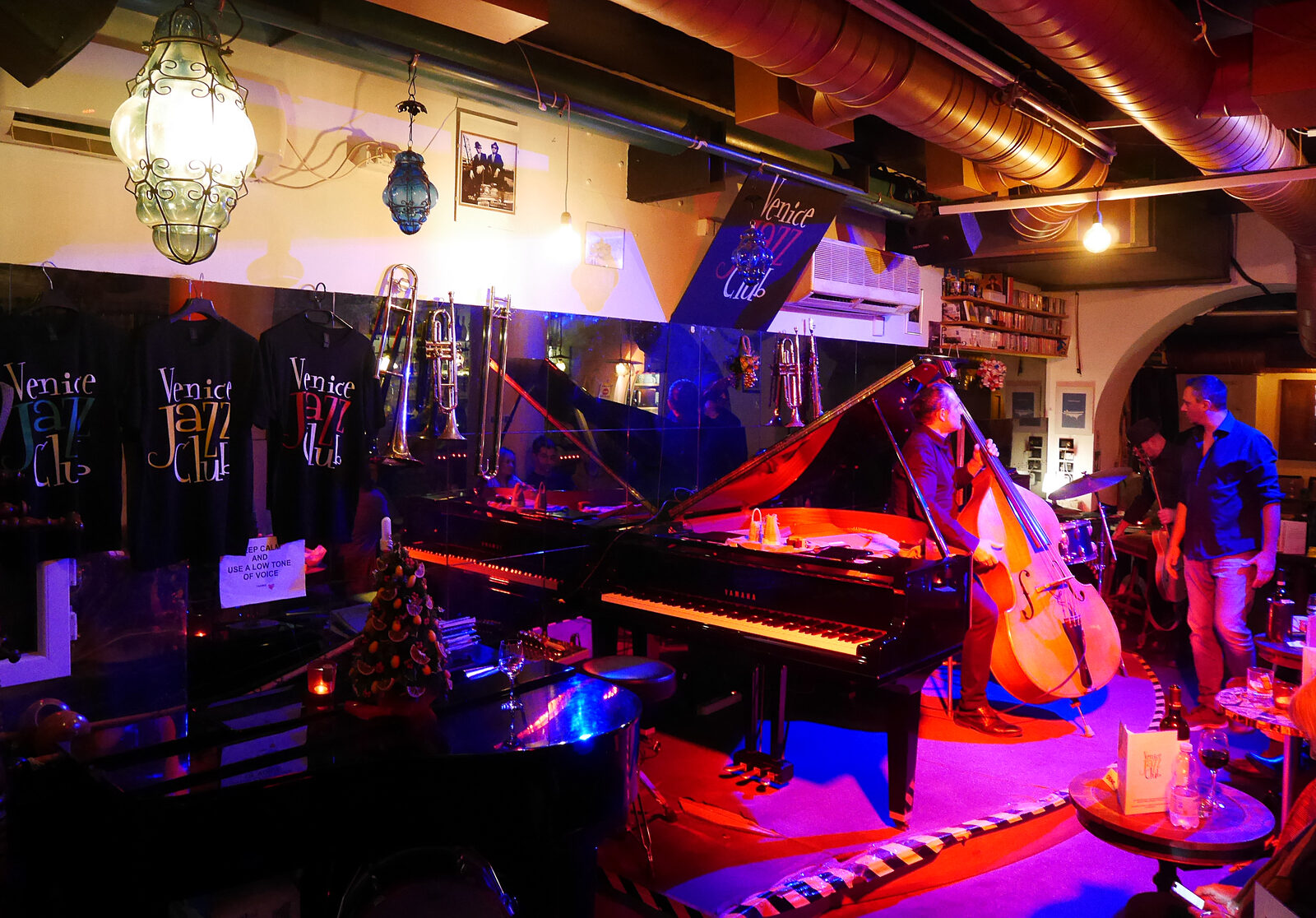 Venice Jazz Club : Frederico is ready to reclaim his seat at the piano — the break is over