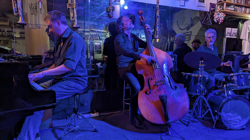 Venice Jazz Club : And just like that, the band kicks into full throttle for the second half of the show